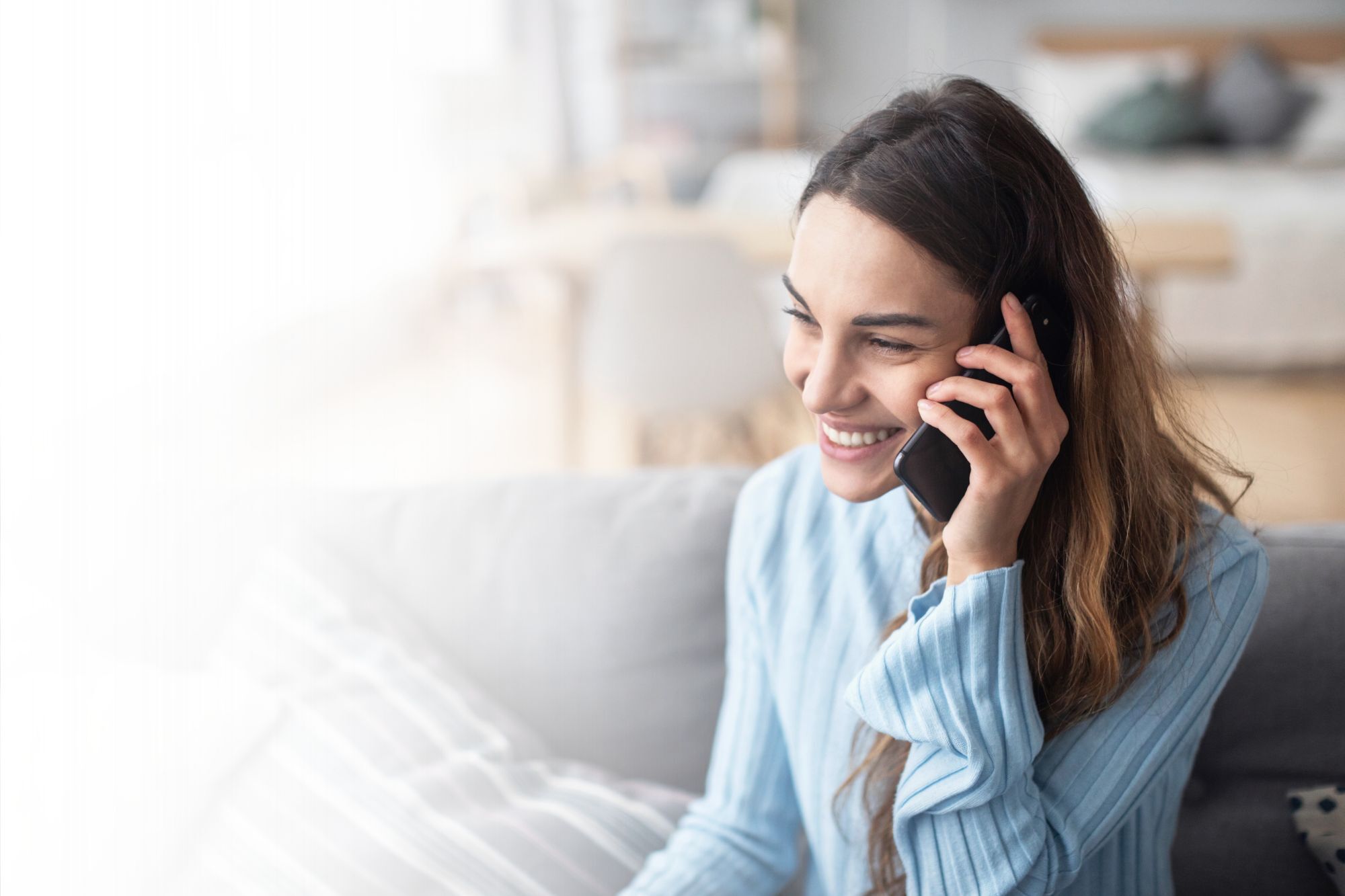 woman-phone-fade-2Kv2